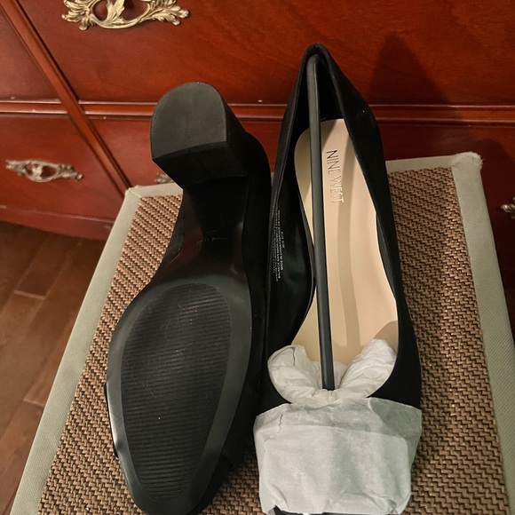 NINE WEST DRESS SHORS - Picture 2 of 3